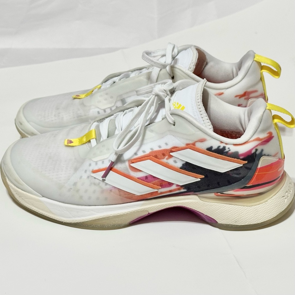 Adidas Avacourt Shoes